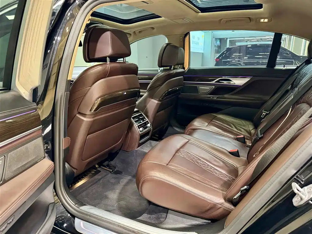 BMW 7 Series 2020 — фото 20