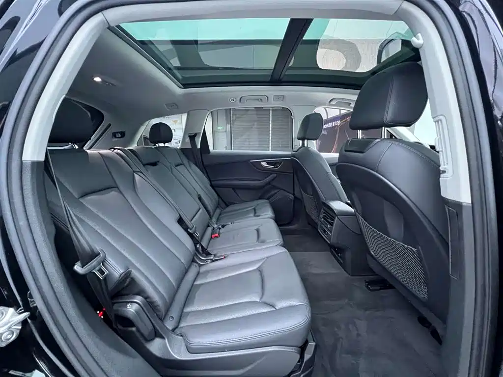 Audi Q7 2023 — фото 25