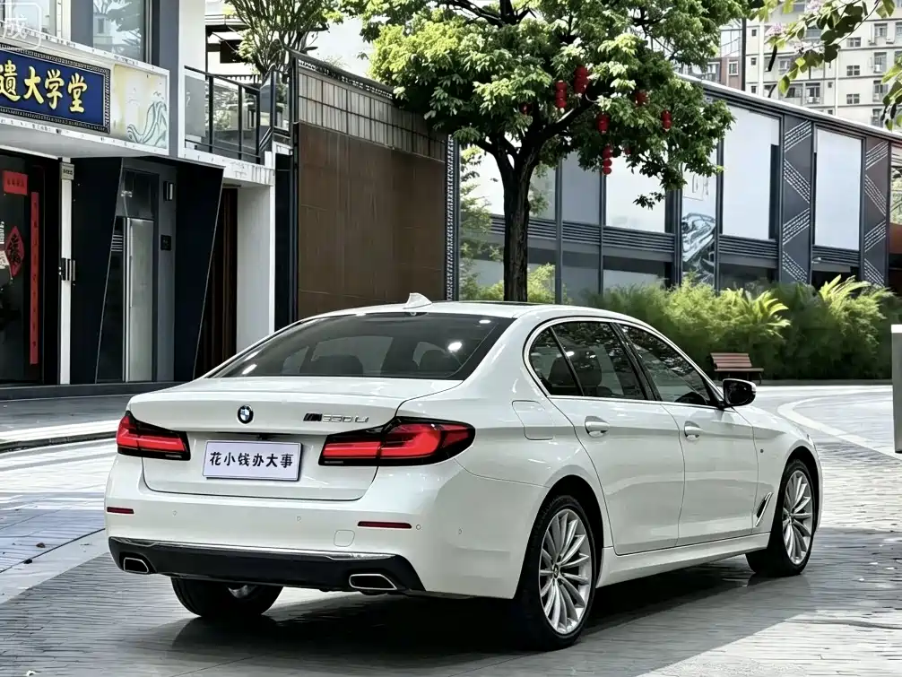 BMW 5 Series 2022 — фото 9