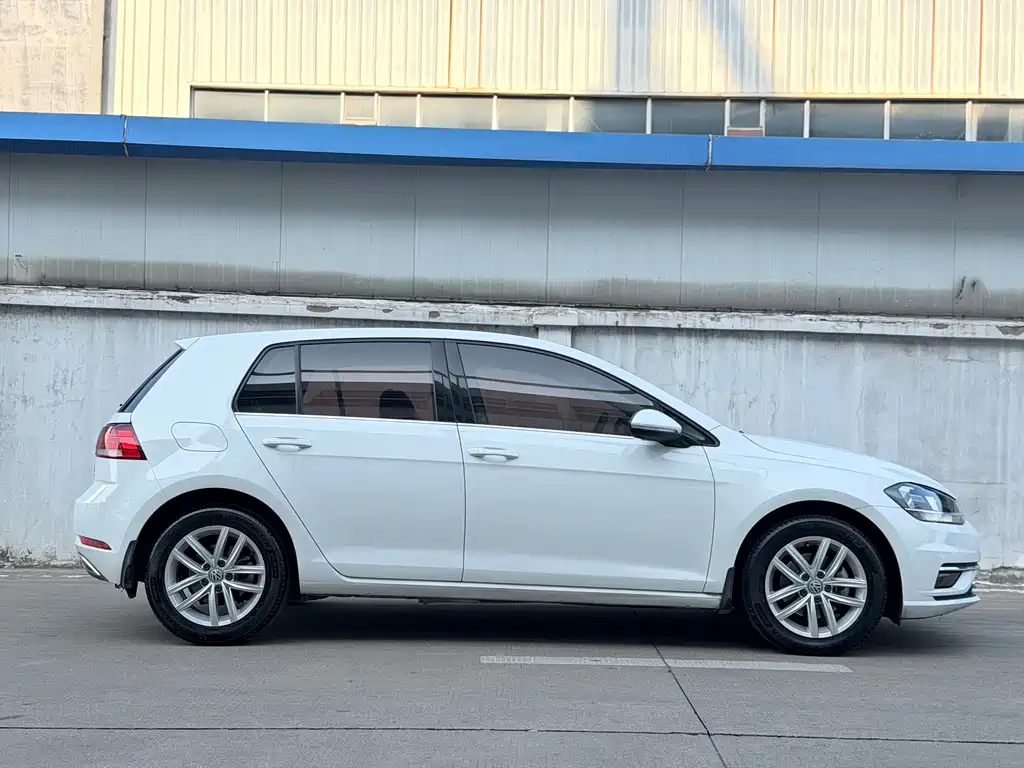 Volkswagen Golf 2018 — фото 13