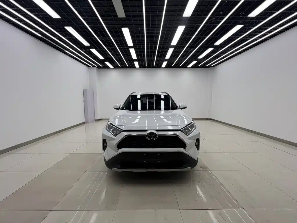 Toyota RAV4 2021 — фото 2