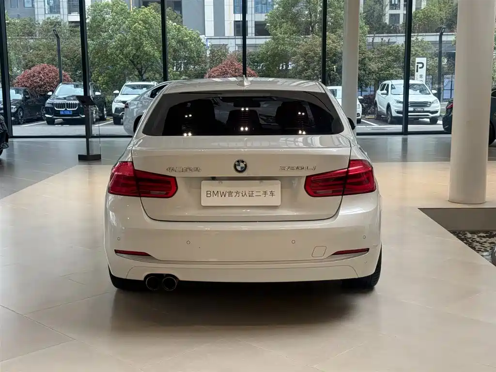 BMW 3 Series 2018 — фото 13