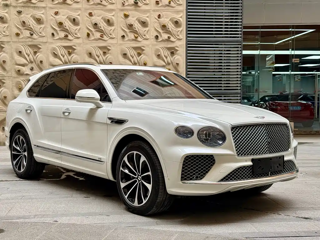 Bentley Bentayga 2022 — фото 3