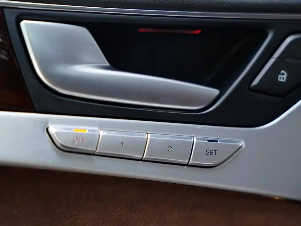 Audi A8 2013 — фото 27