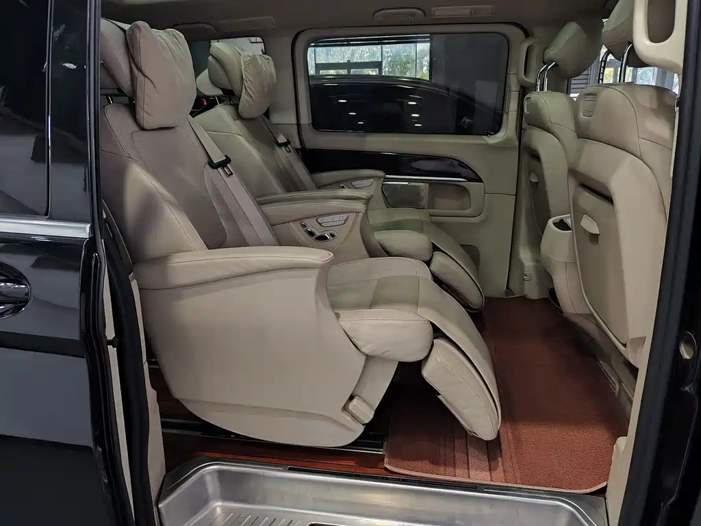 Mercedes-Benz V-Class 2019 — фото 15
