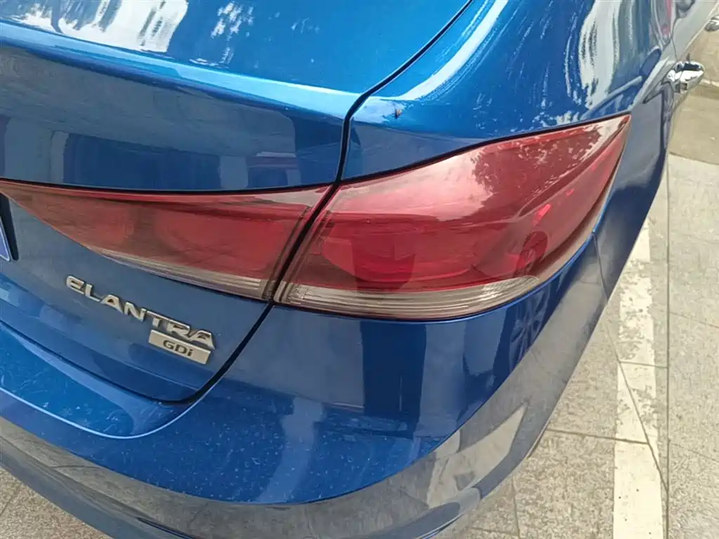 Hyundai Elantra 2018 — фото 8