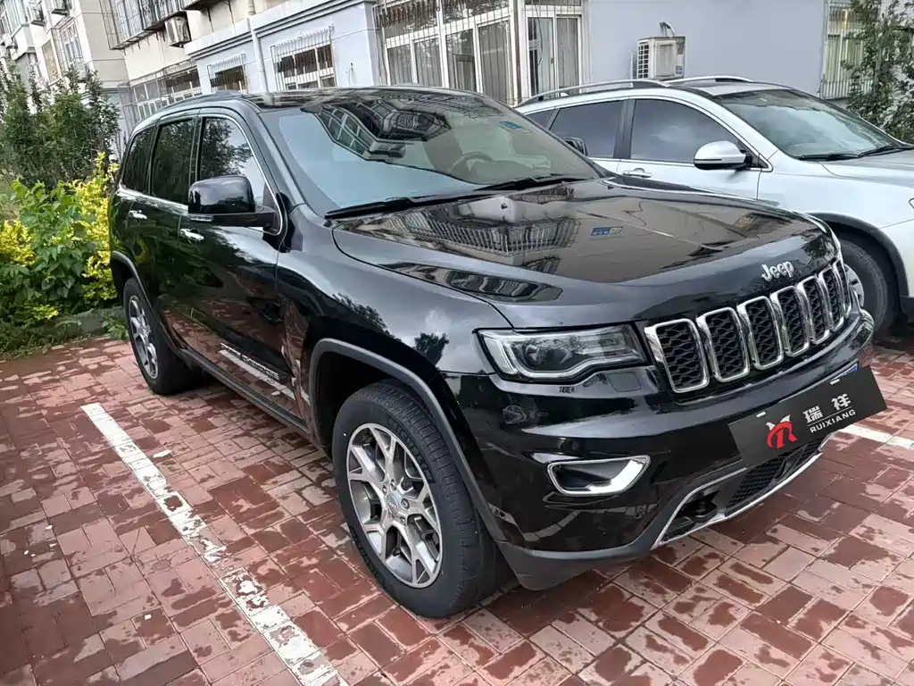 Jeep Grand Cherokee 2022 — фото 2