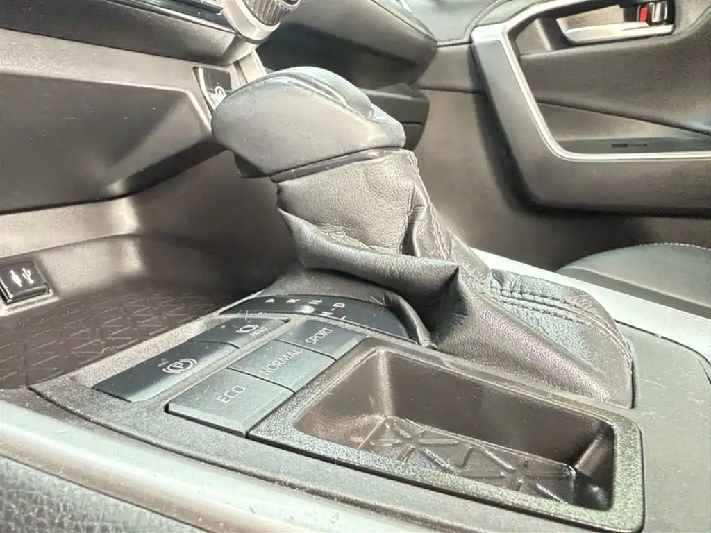 Toyota Wildlander 2021 — фото 11
