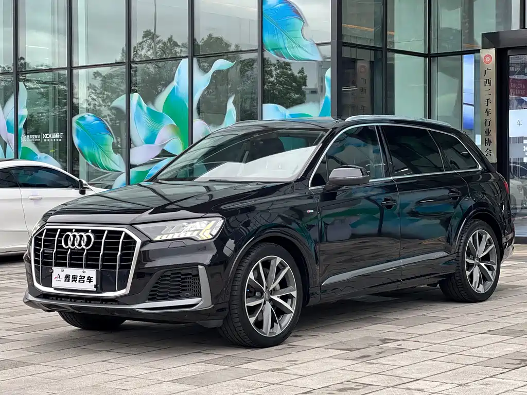 Audi Q7 2020 — фото 1