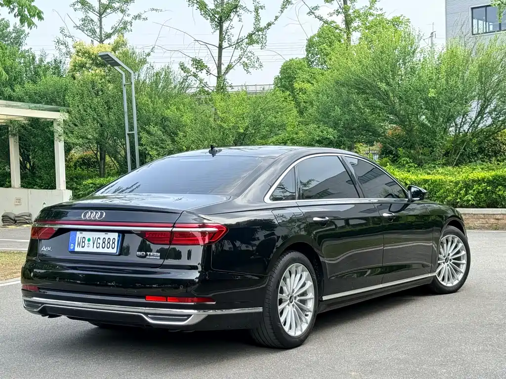 Audi A8 2022 — фото 3