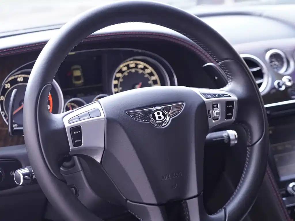 Bentley Continental 2013 — фото 8