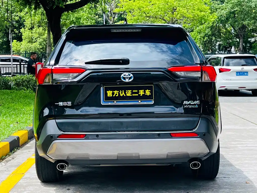 Toyota RAV4 2022 — фото 4