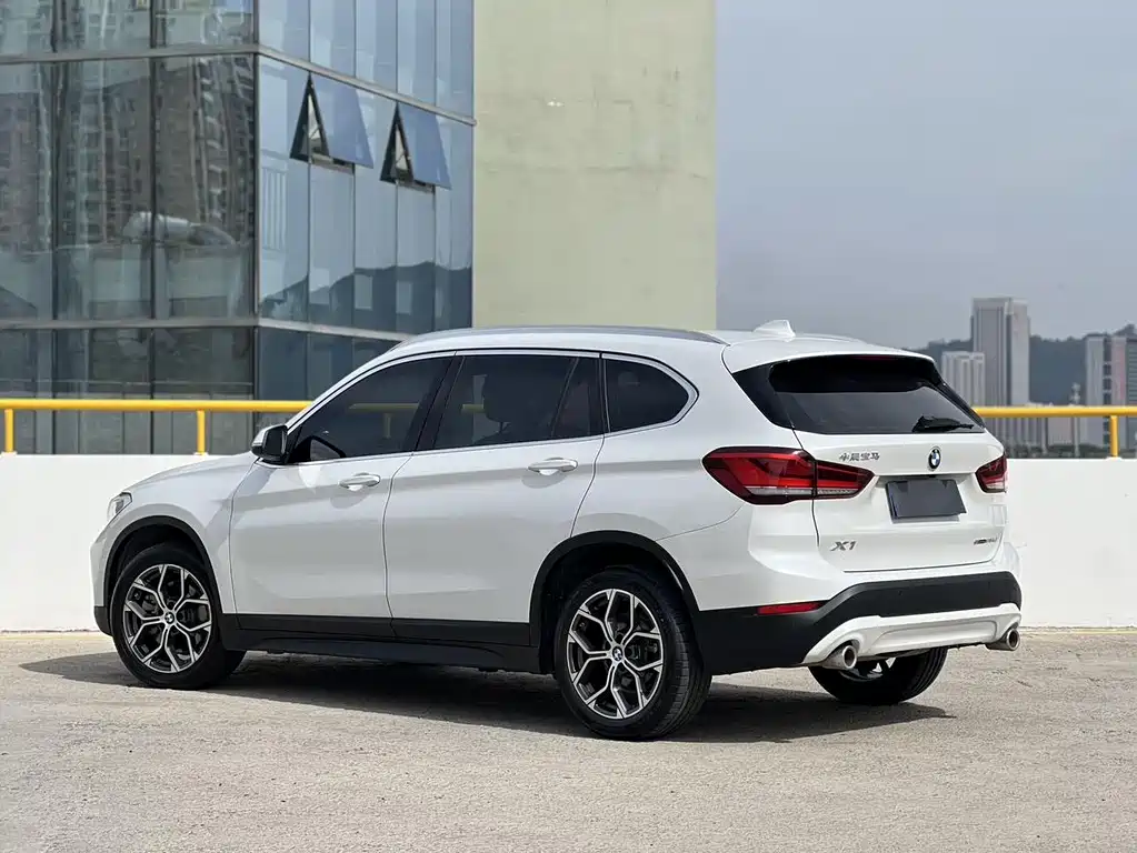 BMW X1 2022 — фото 3