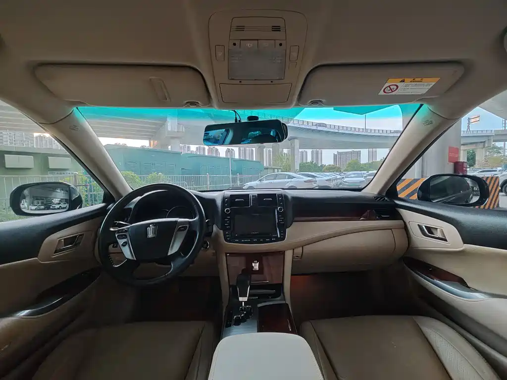 Toyota Crown 2014 — фото 12