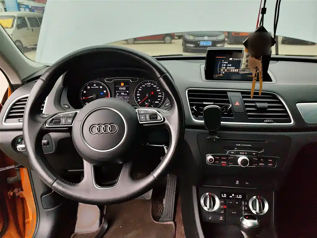 Audi Q3 2015 — фото 10