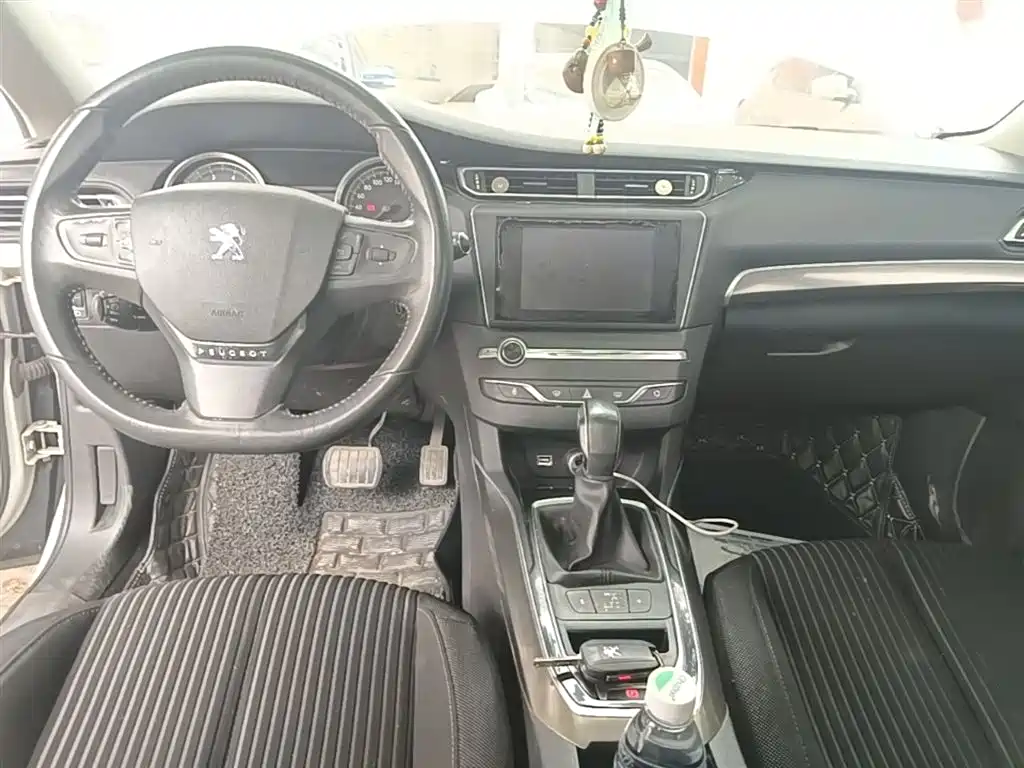 Peugeot 408 2015 — фото 13