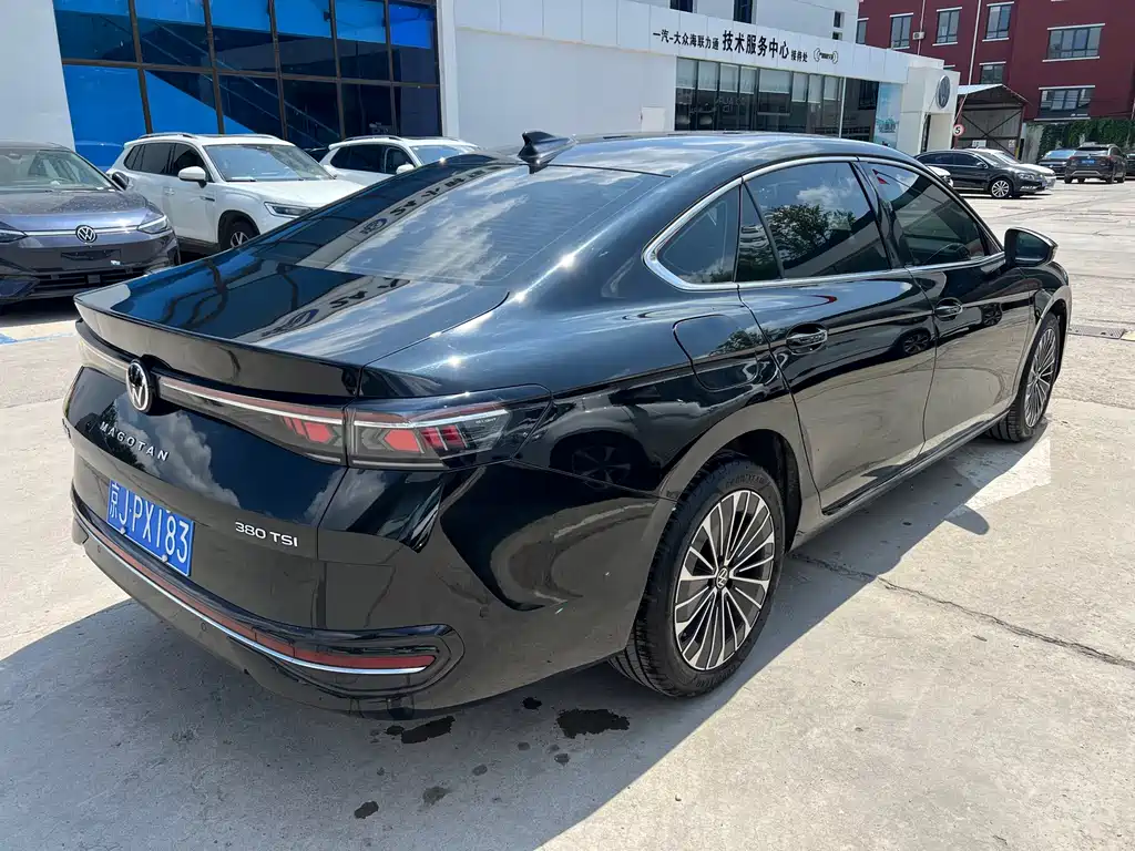 Volkswagen Magotan 2024
