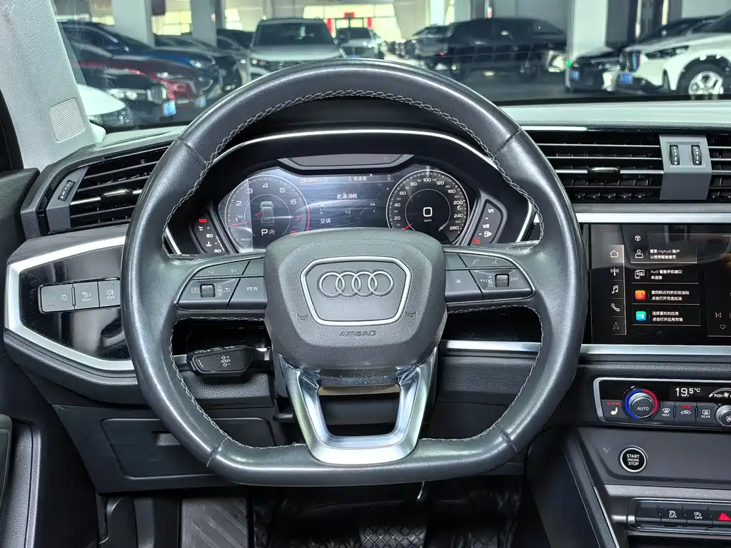 Audi Q3 2022 — фото 12