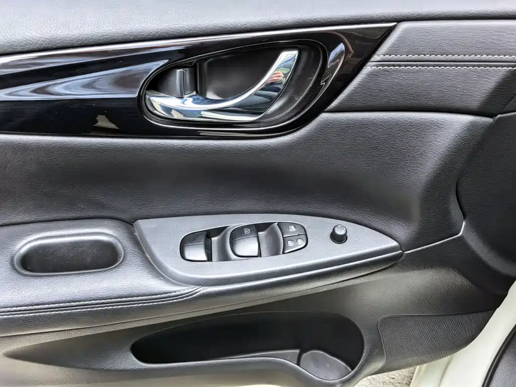 Nissan Tiida 2018 — фото 18