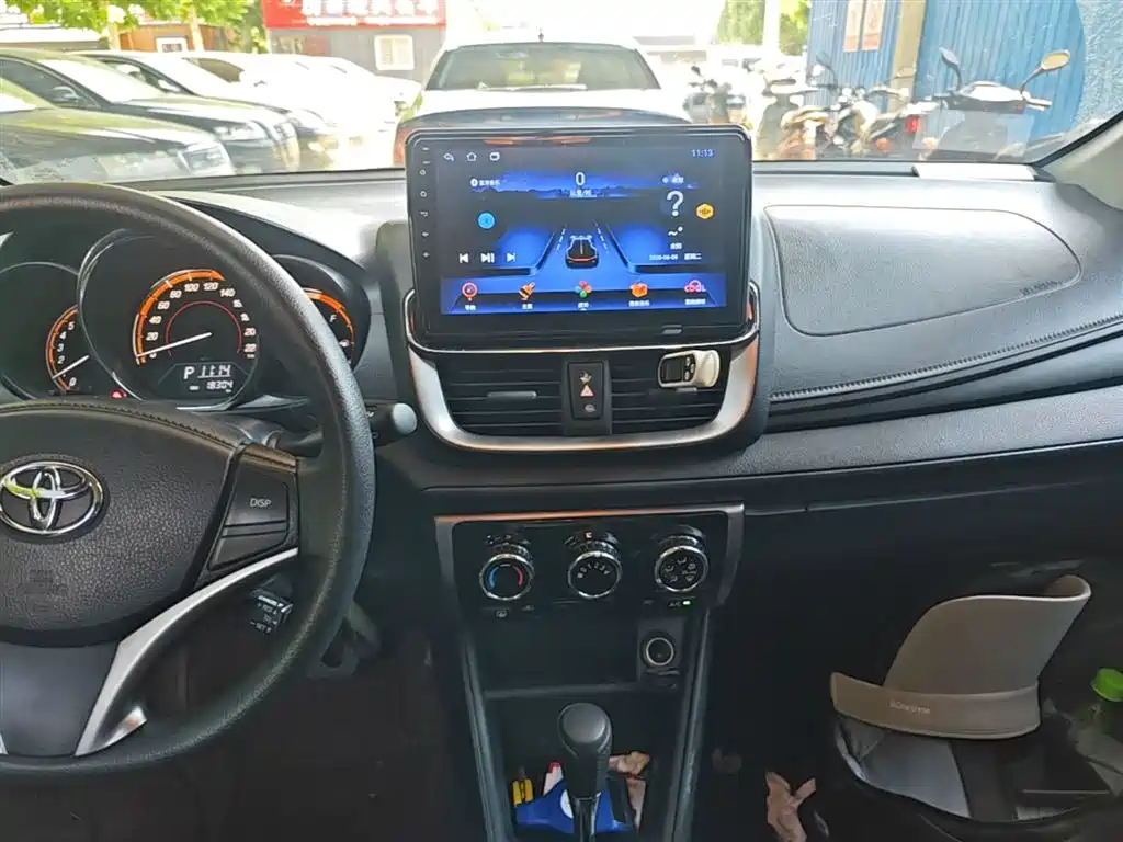 Toyota Yaris L 2022 — фото 13
