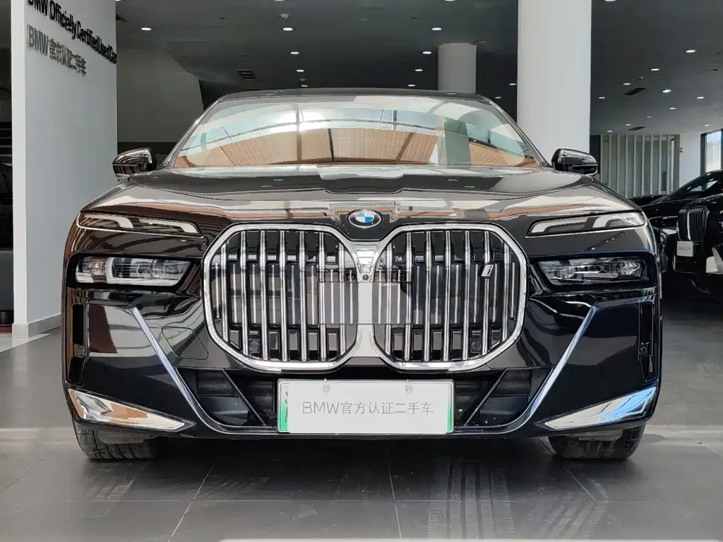 BMW i7 2023 — фото 2