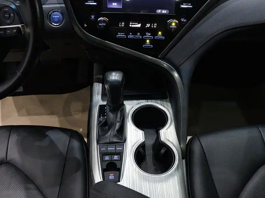 Toyota Camry 2019 — фото 13