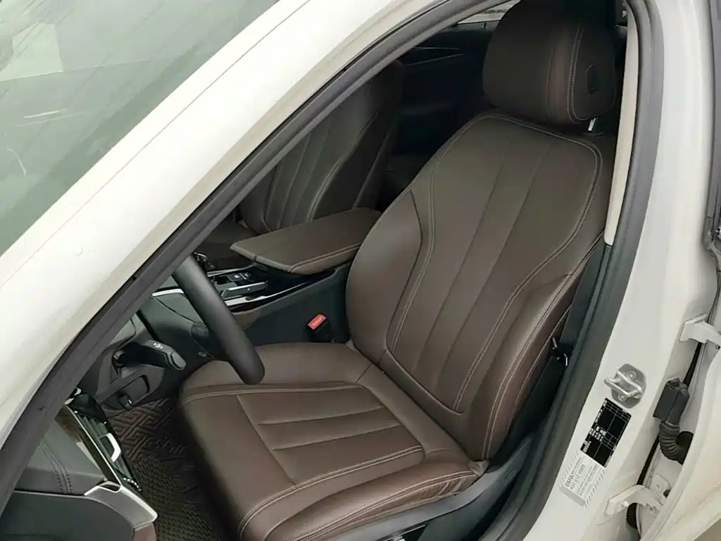BMW 5 Series 2019 — фото 15