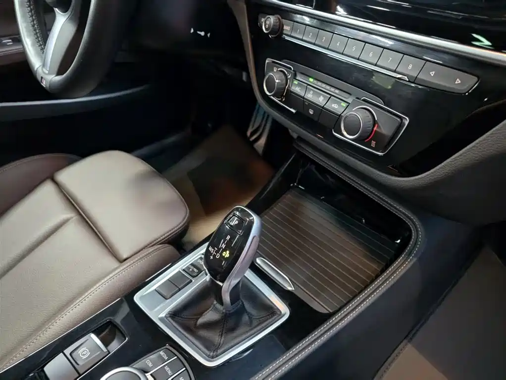 BMW 1 Series 2021 — фото 15