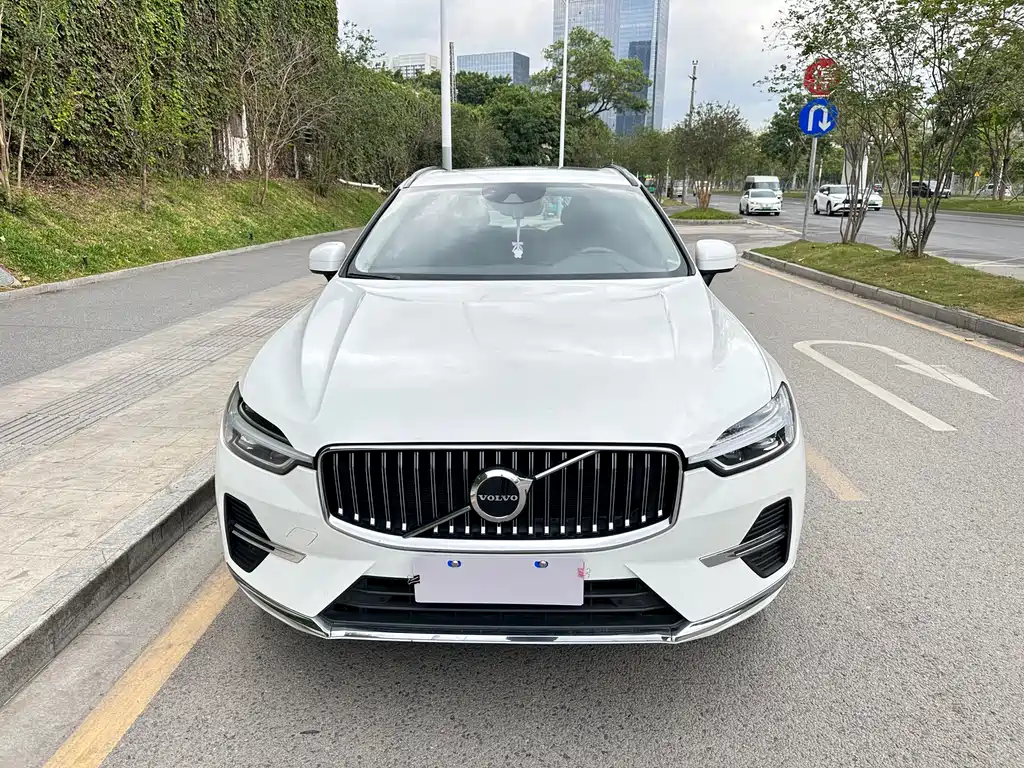 Volvo XC60 2020 — фото 1