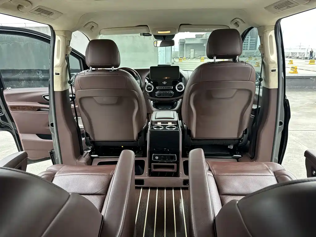 Mercedes-Benz V-Class 2019 — фото 18