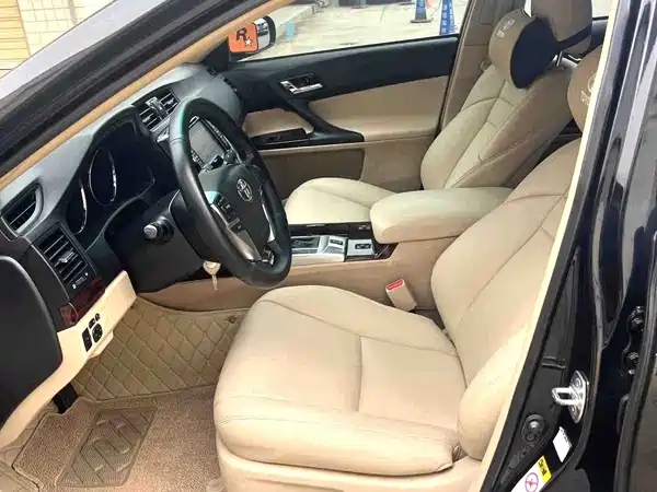 Toyota Reiz 2013