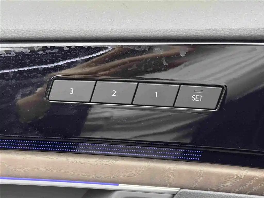 Volkswagen Touareg 2025 — фото 18