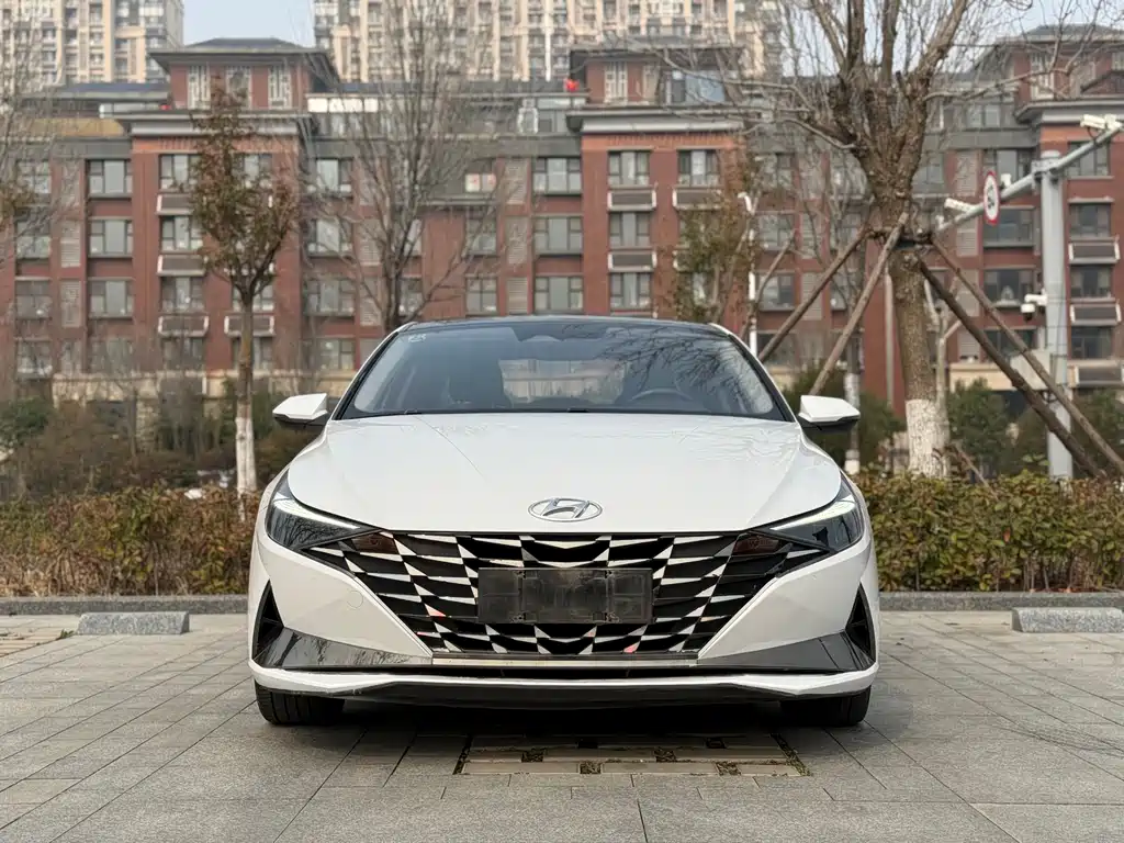 Hyundai Elantra 2021 — фото 2