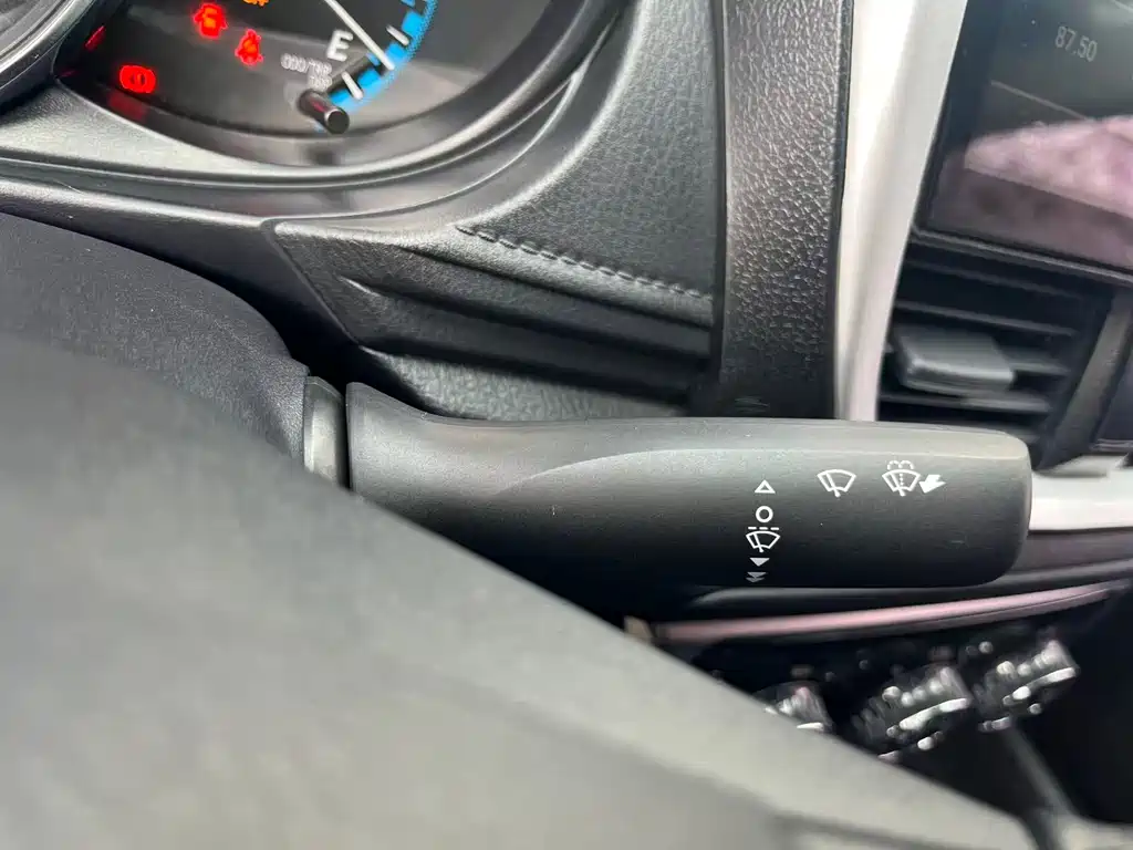 Toyota Yaris L 2019 — фото 11