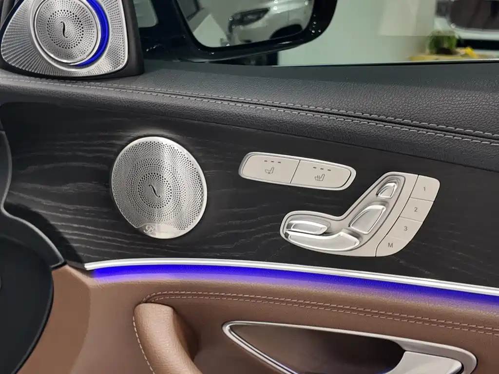 Mercedes-Benz E-Class 2019 — фото 20