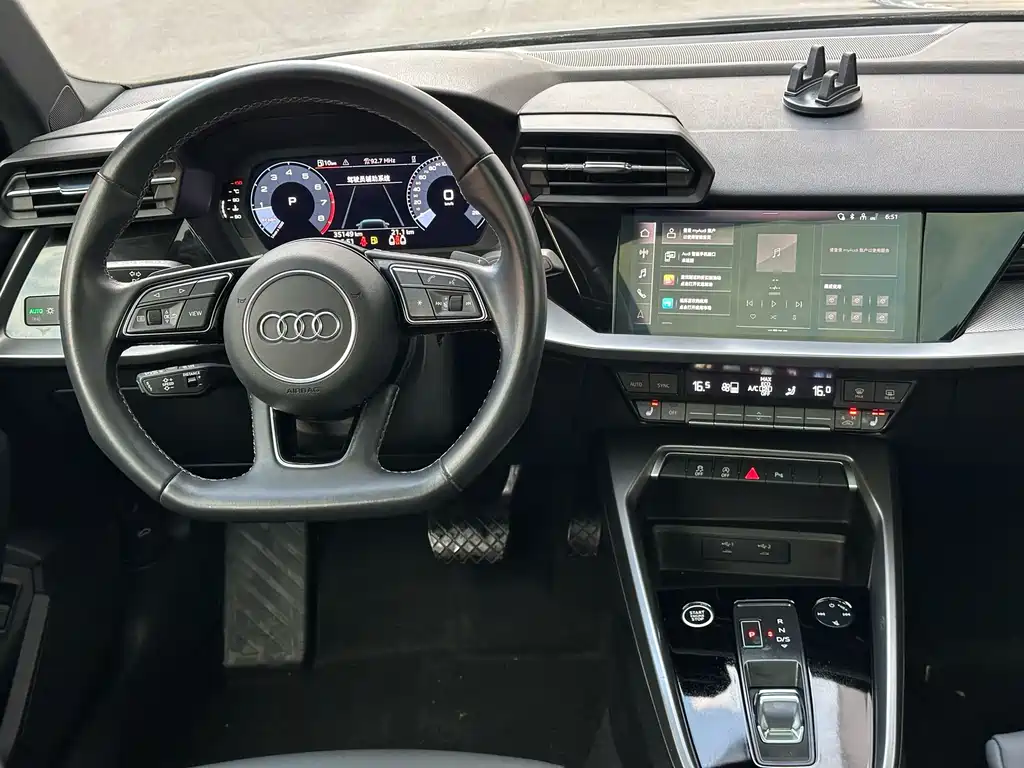 Audi A3 2023 — фото 13