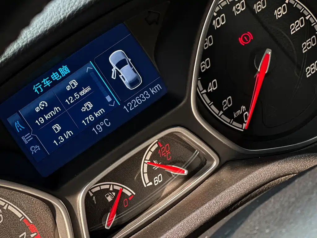 Ford Focus 2014 — фото 16