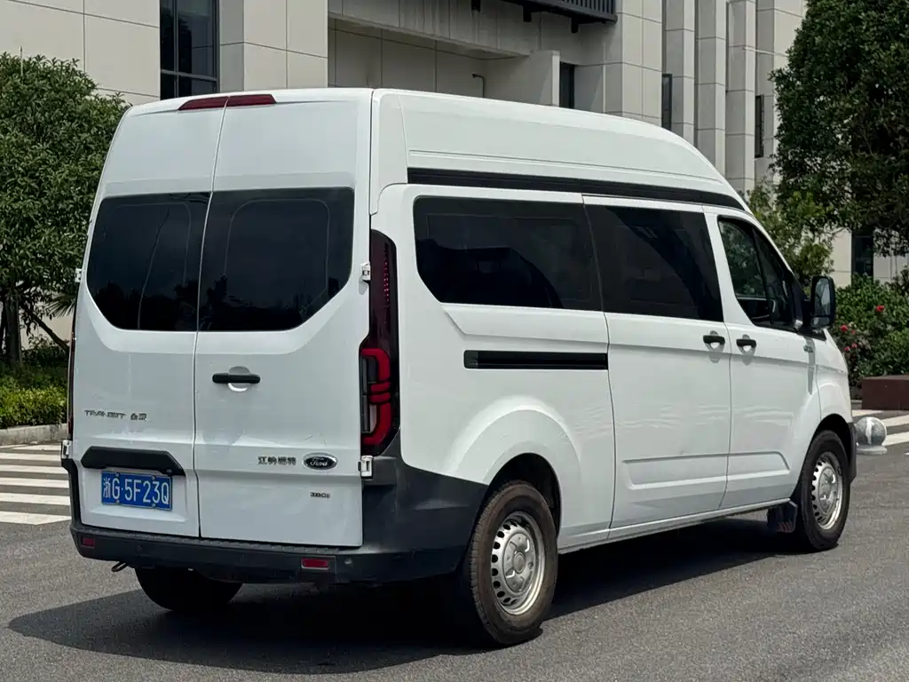 Ford Transit 2023 — фото 4