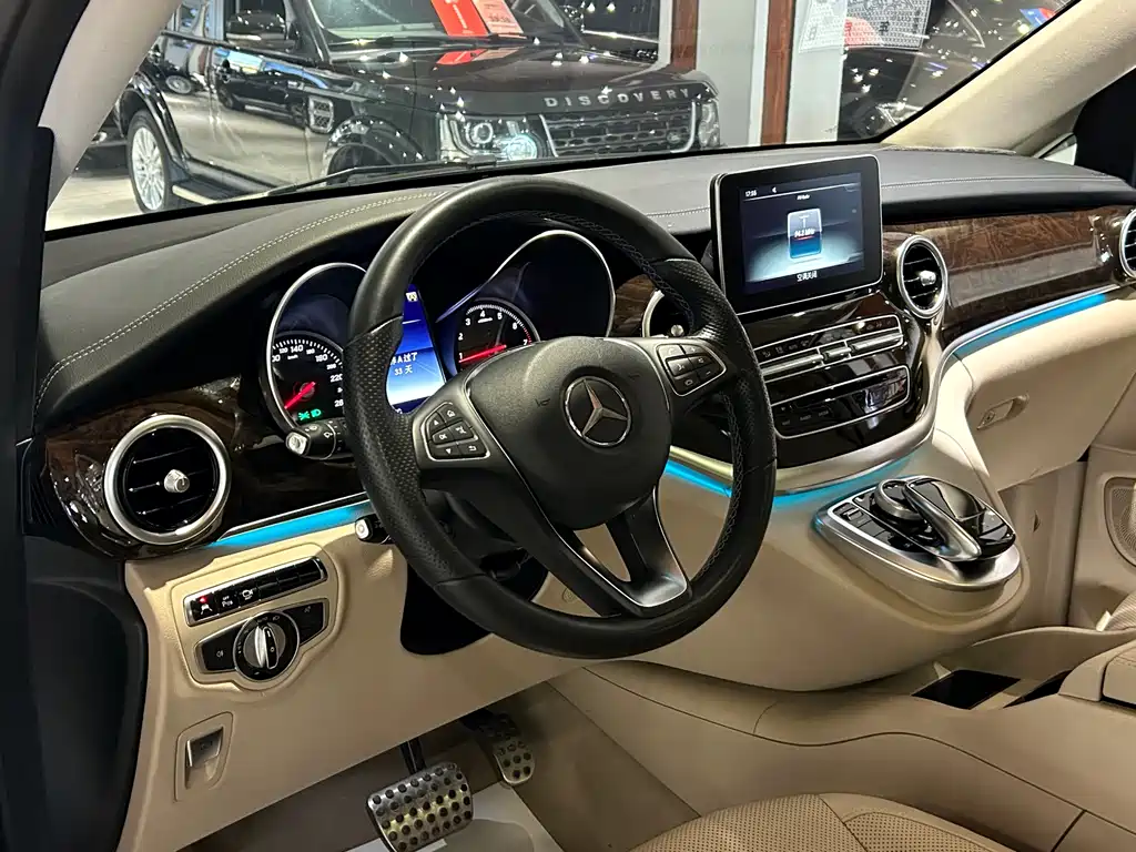 Mercedes-Benz V-Class 2017 — фото 4