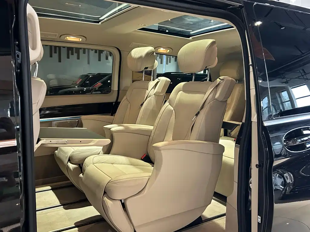 Mercedes-Benz V-Class 2017 — фото 12