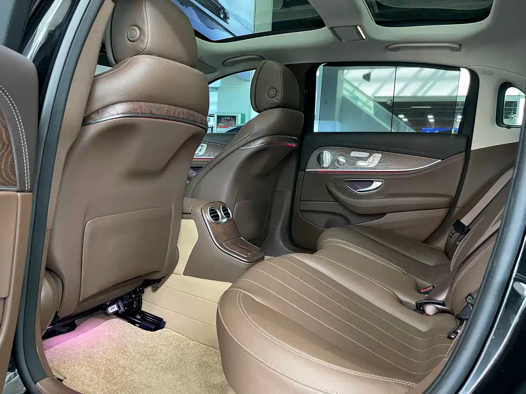 Mercedes-Benz E-Class 2022 — фото 9