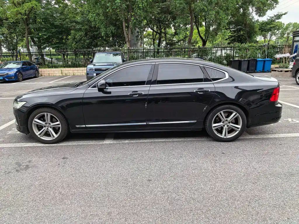 Volvo S90 2018 — фото 11