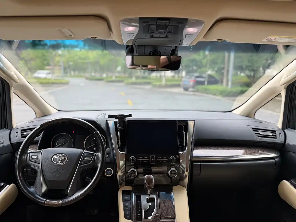 Toyota Alphard 2021 — фото 7