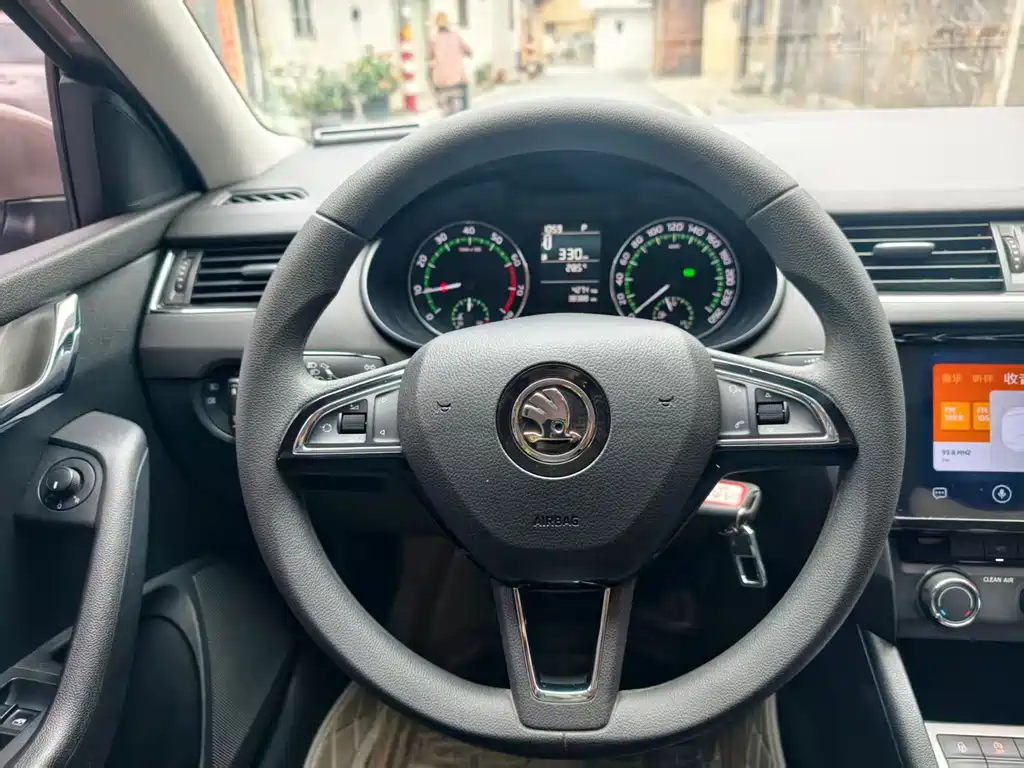 Skoda Octavia 2020 — фото 8