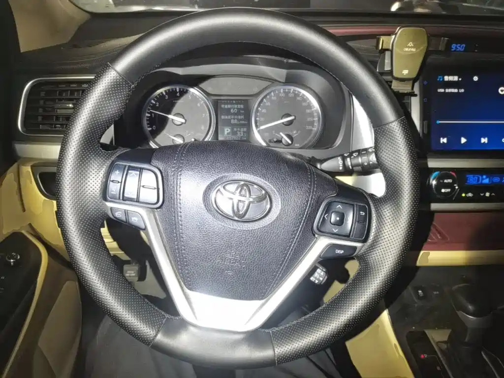 Toyota Highlander 2017 — фото 11