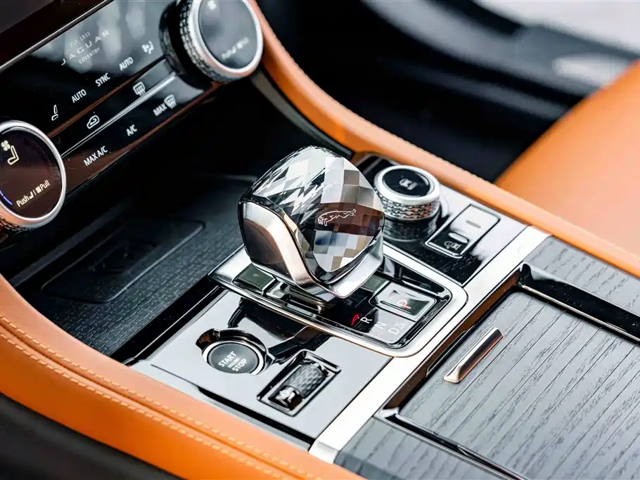 Jaguar XFL 2024 — фото 14