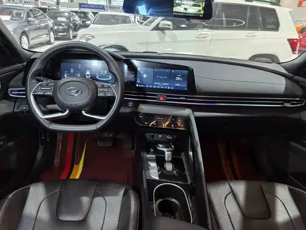 Hyundai Elantra 2023