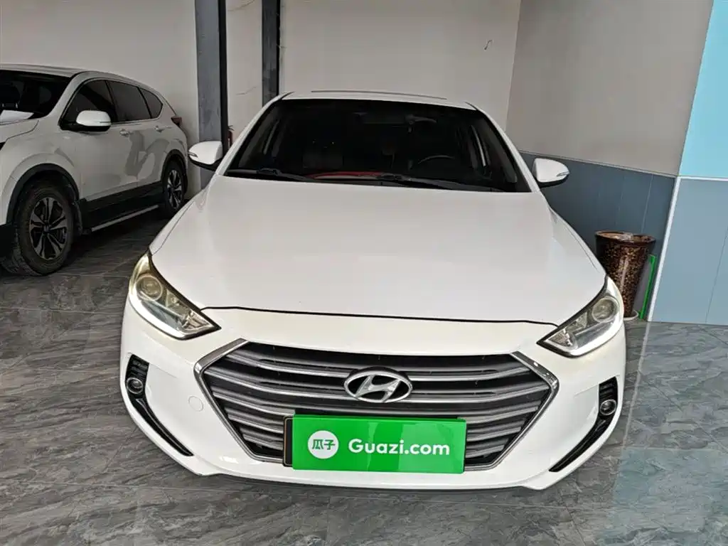 Hyundai Elantra 2018 — фото 3