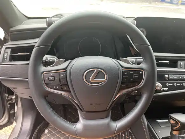 Lexus ES 2024