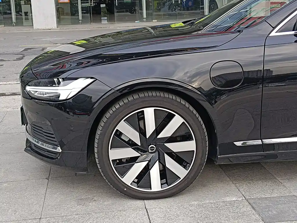 Volvo S90 Plug-In Hybrid 2024 — фото 4